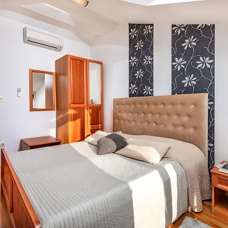 House Sunce Holiday home Orasac